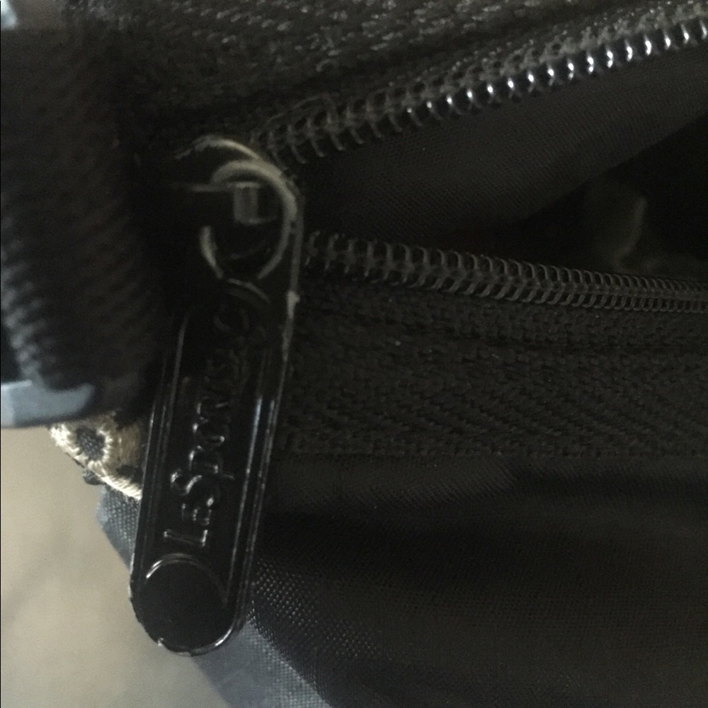 LESPORTSAC Frm USA VNTG BLACK FLORAL From CROSSBODY NYLON Bag COTTAGECORE LOVELY - Picture 4 of 6